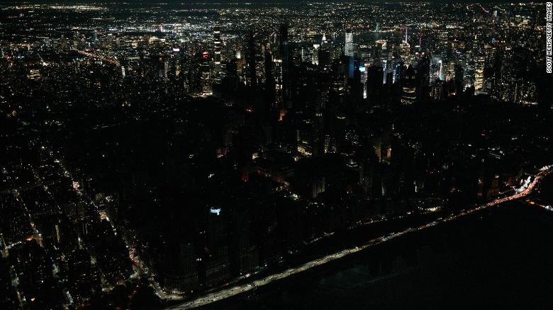 New Yorks power is restored after Manhattan spent hours in the dark