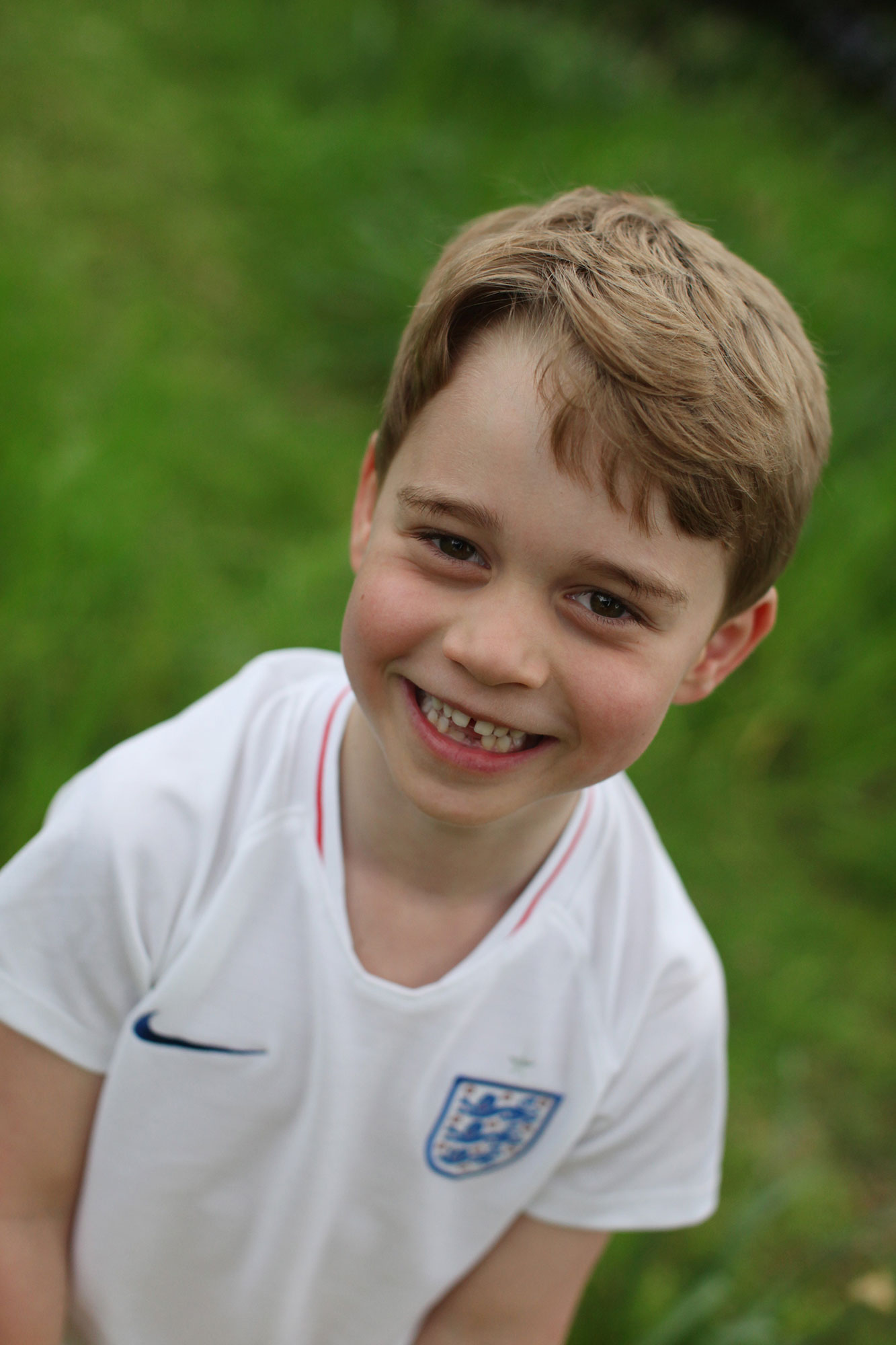 Prince George Flashes His Missing Tooth in Super Casual New Birthday Portraits: See All 3!