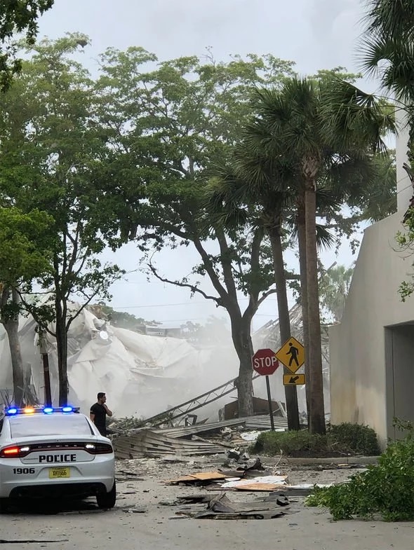 Massive explosion at Plantation Florida shopping mall, mass casualties like apocalypse