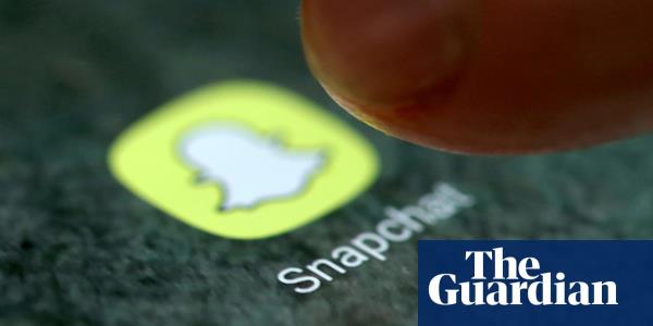 Snapchat outage leaves users unable to send or receive messages